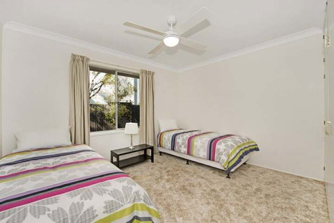 Large Family Waterfront Home With Room For A Boat Welsby Pde Bongaree - Accommodation Main Beach 7