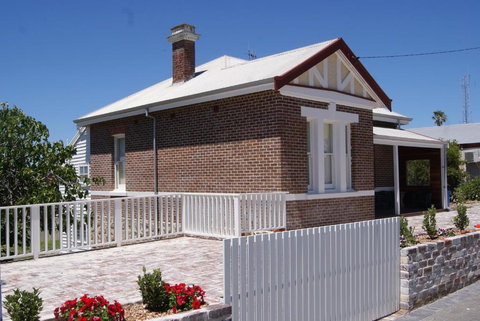 Old Sergeants Quarters - Accommodation Main Beach 3