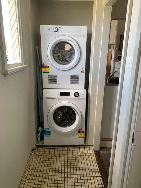 Old Sergeants Quarters - Accommodation Main Beach 2