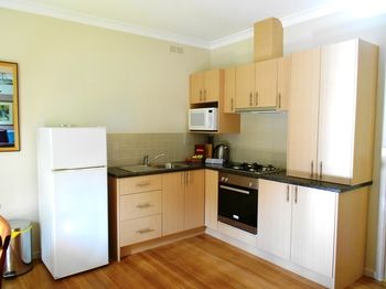 Acacia House Retreat Daylesford - Accommodation Main Beach 6