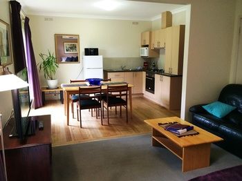 Acacia House Retreat Daylesford - Accommodation Main Beach 3