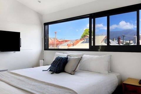 Sullivans Cove Apartments - Accommodation Main Beach 2