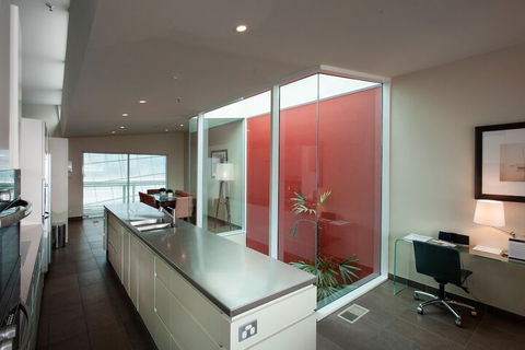 Sullivans Cove Apartments - Accommodation Main Beach 4