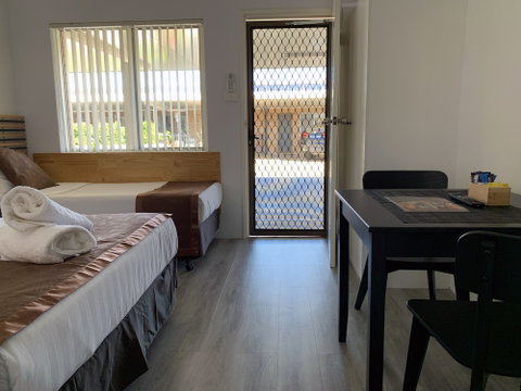 Baths Motel - Accommodation Main Beach 6