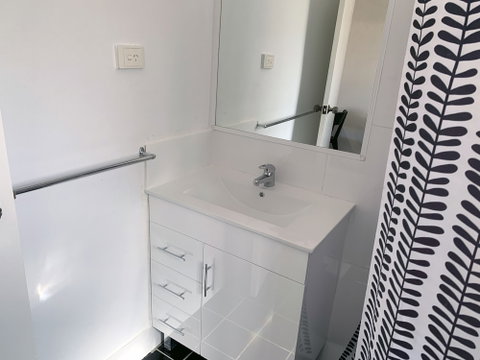 Baths Motel - Accommodation Main Beach 2