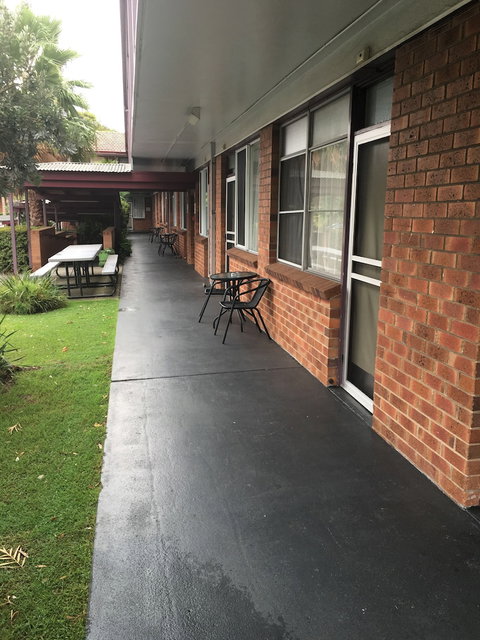 Flinders Motel - Accommodation Main Beach 1