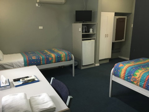 Flinders Motel - Accommodation Main Beach 5