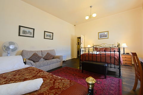Edinburgh Gallery Bed & Breakfast - Accommodation Main Beach 3