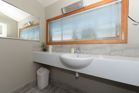 Edinburgh Gallery Bed & Breakfast - Accommodation Main Beach 4