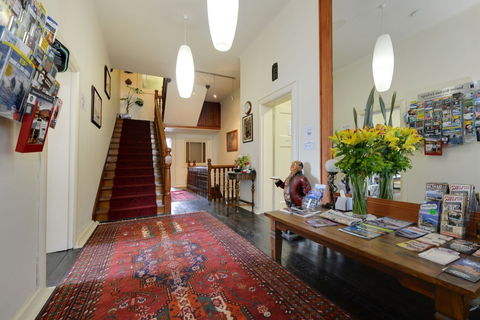 Edinburgh Gallery Bed & Breakfast - Accommodation Main Beach 0