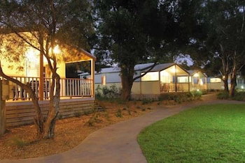 Kendalls On The Beach Holiday Park - Accommodation Main Beach 1
