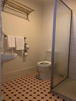 Bright Velo - Accommodation Main Beach 5