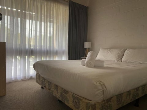 Bright Velo - Accommodation Main Beach 6