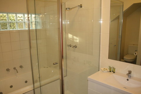Merrimeet Cottages - Accommodation Main Beach 6