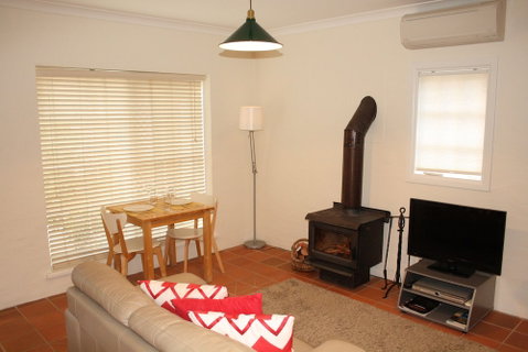 Merrimeet Cottages - Accommodation Main Beach 5