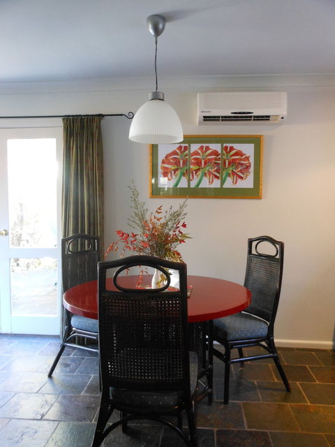 Merrimeet Cottages - Accommodation Main Beach 2