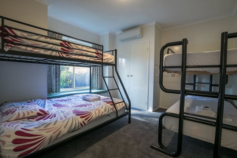 The Birch House - Silver Birches - Accommodation Main Beach 5
