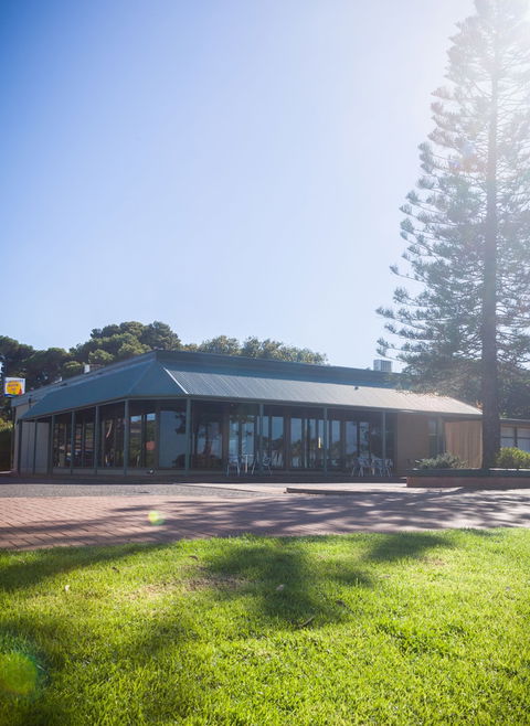 Foreshore Motor Inn - Accommodation Main Beach 4