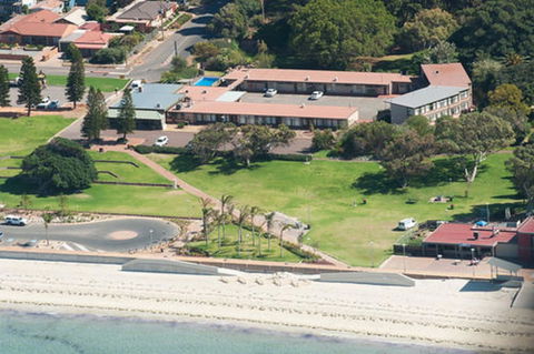 Foreshore Motor Inn - Accommodation Main Beach 2