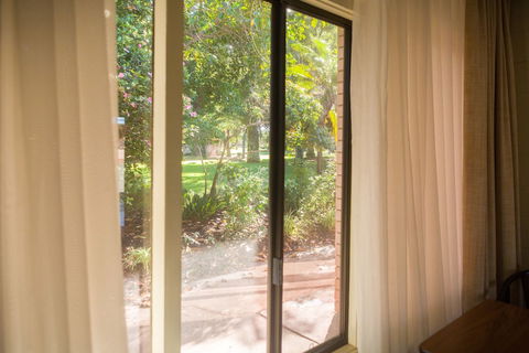 Foreshore Motor Inn - Accommodation Main Beach 6