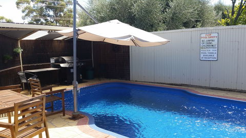 Sun Centre Motel - Accommodation Main Beach 2