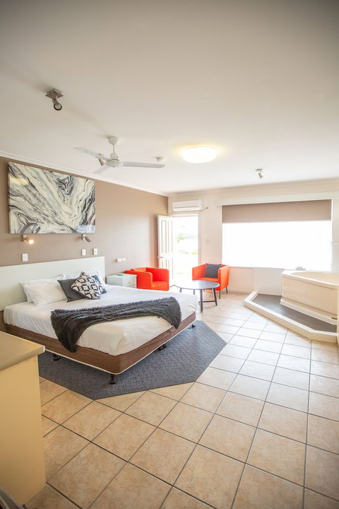 Lakeview Motel & Apartments - Accommodation Main Beach 6