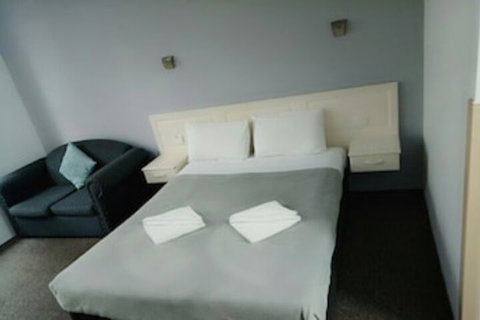 Excelsior Motor Inn - Accommodation Main Beach 0