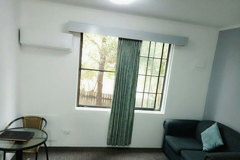 Excelsior Motor Inn - Accommodation Main Beach 5