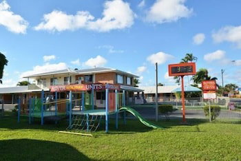 Rover Holiday Units - Accommodation Main Beach 1