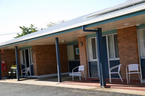 Rover Holiday Units - Accommodation Main Beach 3