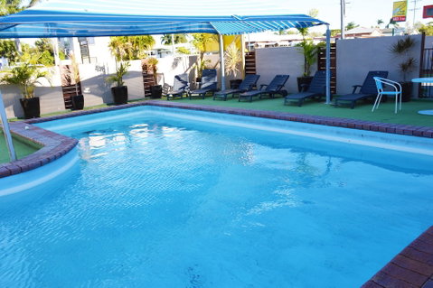 Rover Holiday Units - Accommodation Main Beach 5