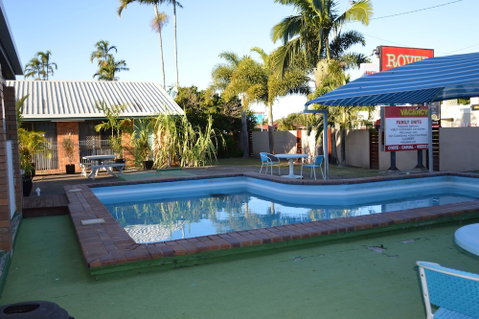 Rover Holiday Units - Accommodation Main Beach 6