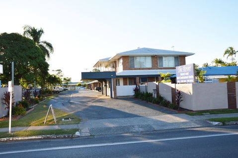 Rover Holiday Units - Accommodation Main Beach 0