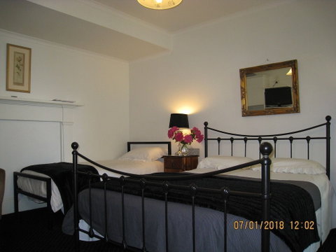 Hi George Bed & Breakfast - Accommodation Main Beach 6