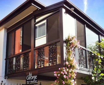 Hi George Bed & Breakfast - Accommodation Main Beach 1
