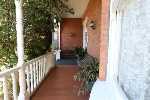 Kilmarnock House - Accommodation Main Beach 0