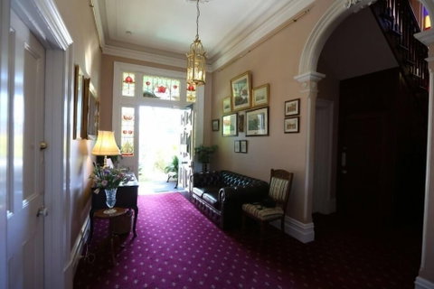 Kilmarnock House - Accommodation Main Beach 2