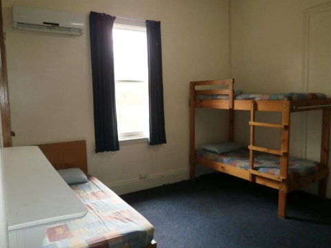 Launceston Backpackers - Hostel - Accommodation Main Beach 5