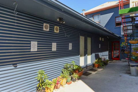 Hobarts Accommodation & Hostel - Accommodation Main Beach 4