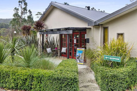 Oyster Cove Chalet - Accommodation Main Beach 2