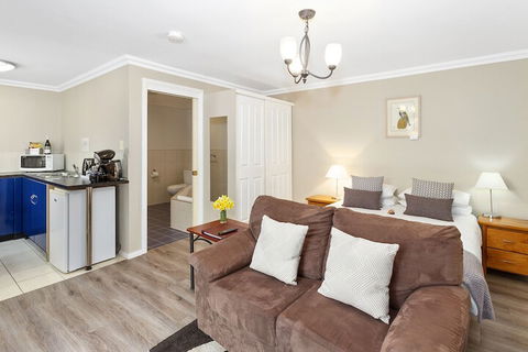 Oyster Cove Chalet - Accommodation Main Beach 7