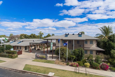 Emerald Inn - Accommodation Main Beach 3