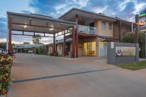 Emerald Inn - Accommodation Main Beach 0