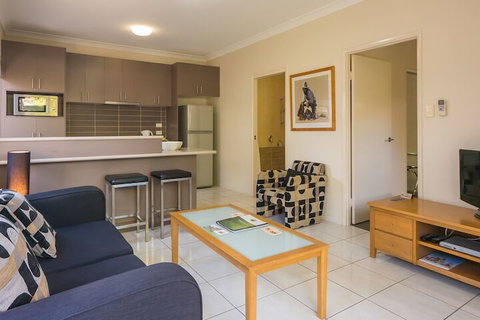 Emerald Inn - Accommodation Main Beach 7