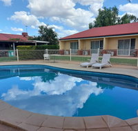 Emerald Explorers Inn - Accommodation Main Beach