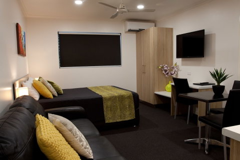 Abode37 - Accommodation Main Beach 5