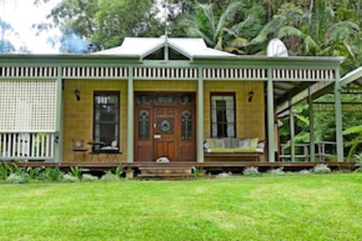 Lowanna NSW Accommodation Main Beach