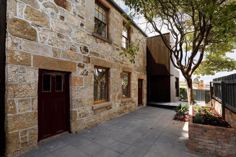 Blue Magnolia - Accommodation Main Beach 1