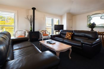 Alpha Loft - Accommodation Main Beach 0