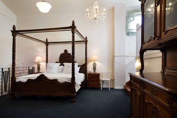 Alpha Loft - Accommodation Main Beach 5